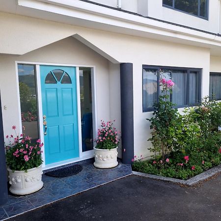 Riverstone Retreat Upper Hutt Eksteriør billede